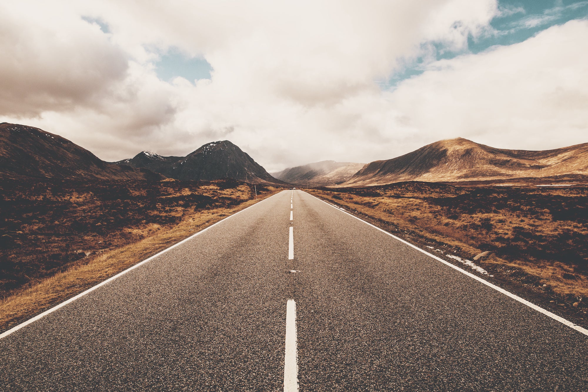 10 Must-Try Popular Snack Products for Road Trips and Hikes